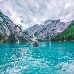 A rowing boat on a blue lake with mountains in the background